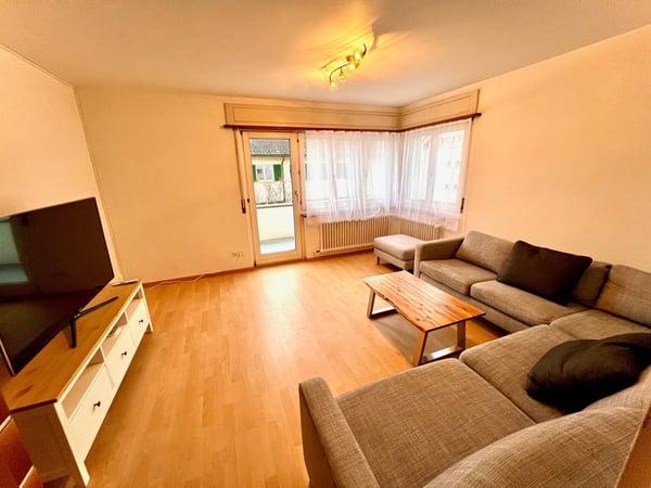 Ruhig gelegenes WG-Zimmer mit guter Verkehrs-/ÖV Anbindung :) 2