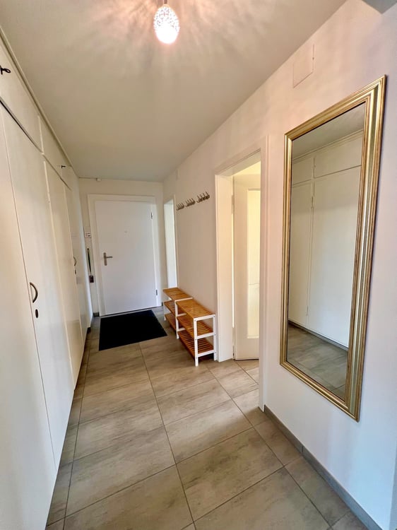 Grosses WG-Zimmer an Top Lage mit idealer Verkehrs-/ÖV Anbindung :) 8