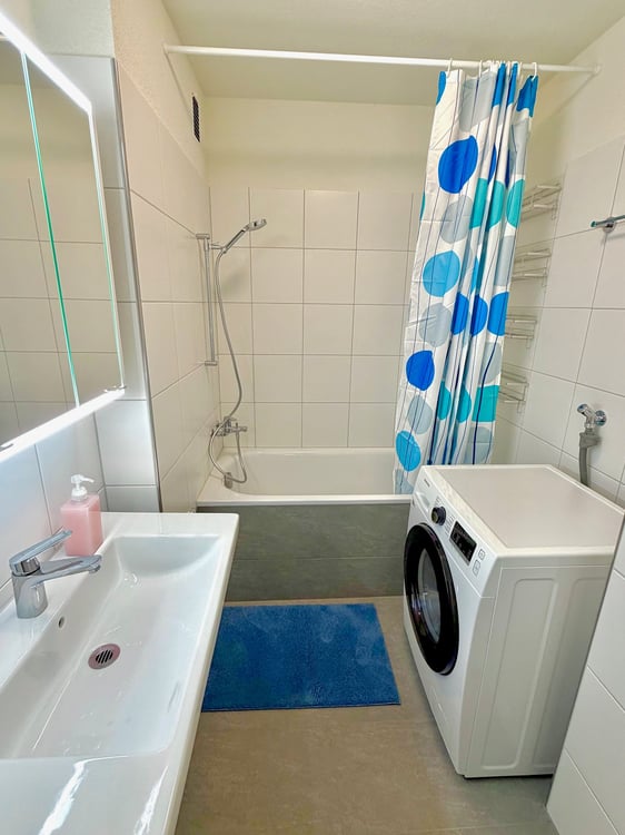 Grosses, schönes Zimmer an top Lage im Kreis 2 :) 6