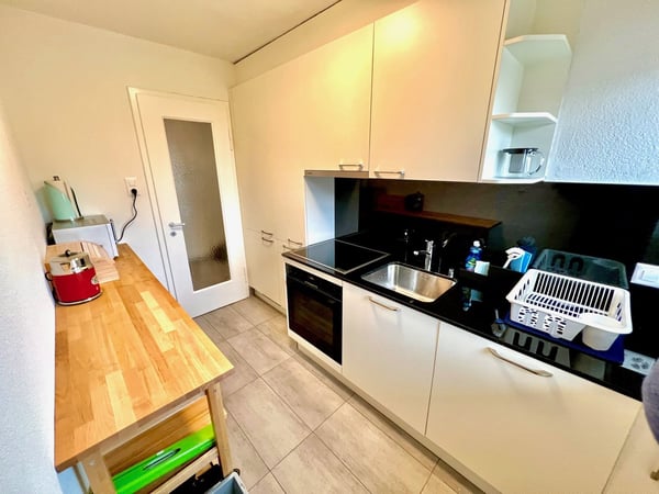 Grosses WG-Zimmer an Top Lage mit idealer Verkehrs-/ÖV Anbindung :) 4