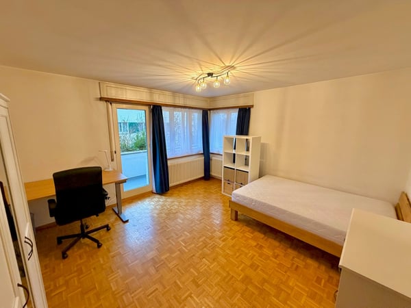 Ruhig gelegenes WG-Zimmer mit guter Verkehrs-/ÖV Anbindung :) 3