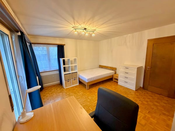 Ruhig gelegenes WG-Zimmer mit guter Verkehrs-/ÖV Anbindung :) 2
