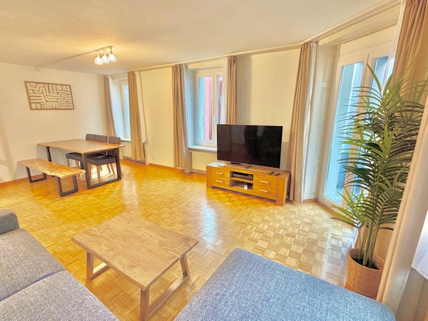 Zentrales Zimmer mitten im Kreis 4 :) 5