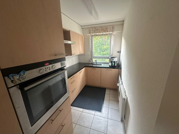 Grosszügige 3.5Zi. Wohnung im Grünen. Tiefgaragenplatz inkl. 4