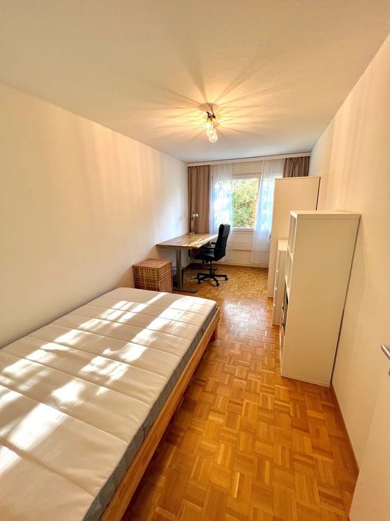Schönes Zimmer an top Lage :) 1