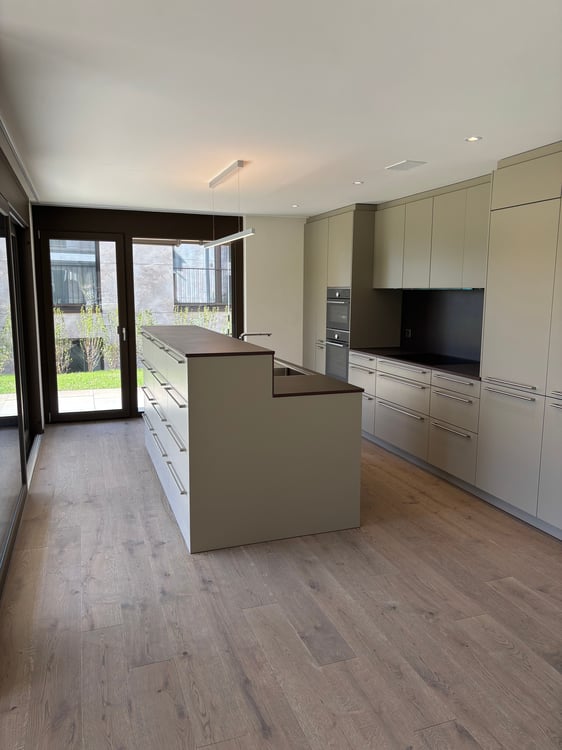 NEUBAU: Sehr grosse 4.5-Zimmer-Wohnung mit 347m2 Garten 7