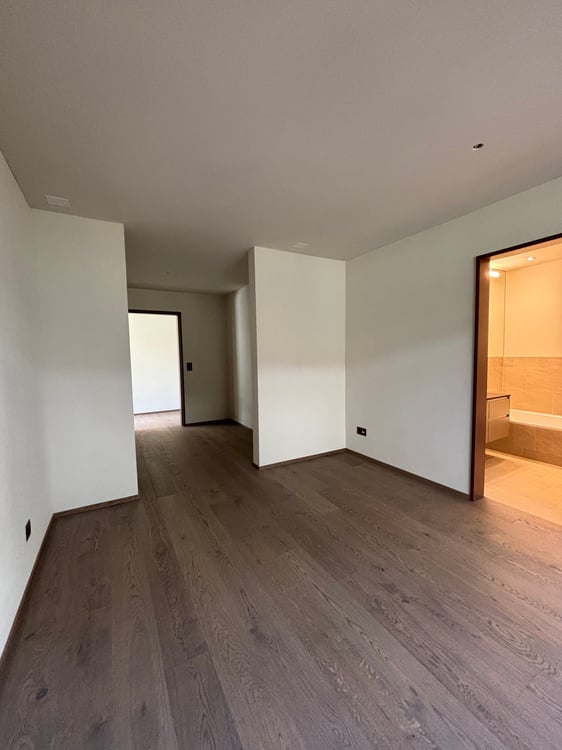 NEUBAU: Sehr grosse 4.5-Zimmer-Wohnung mit 347m2 Garten 15
