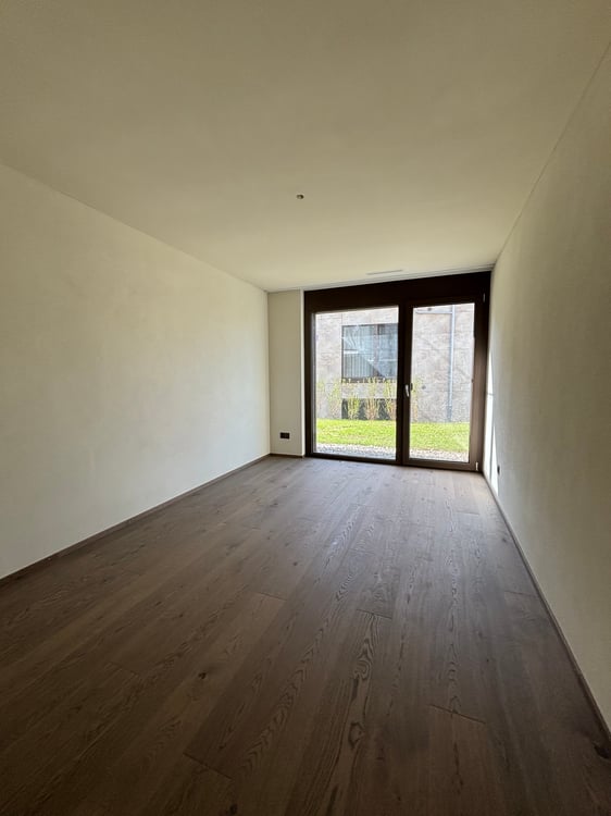NEUBAU: Sehr grosse 4.5-Zimmer-Wohnung mit 347m2 Garten 13