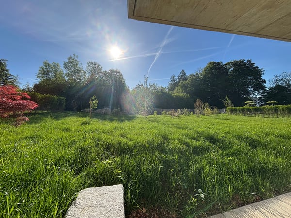 ERSTVERMIETUNG Gartenparadies: 5.5 Zimmer-Wohnung mit grossem Garten 3