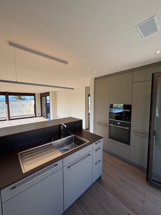 ERSTVERMIETUNG 3.5 Zimmer-Attika-Wohnung mit zwei Terrassen und Blick in die Natur 10