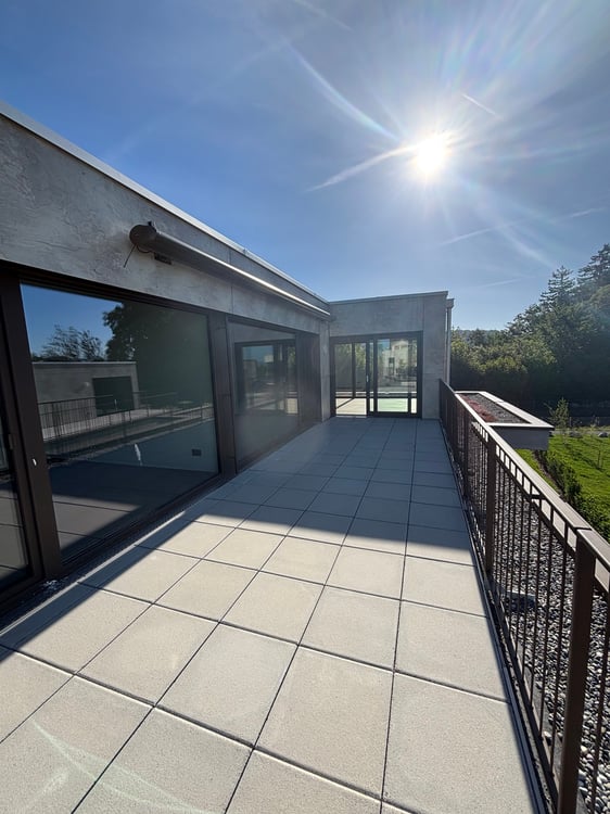 ERSTVERMIETUNG 3.5 Zimmer-Attika-Wohnung mit zwei Terrassen und Blick in die Natur 17