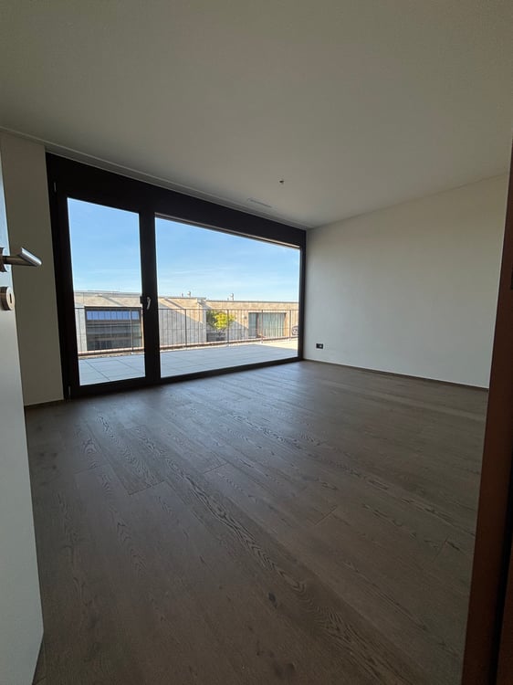 ERSTVERMIETUNG 3.5 Zimmer-Attika-Wohnung mit zwei Terrassen und Blick in die Natur 12