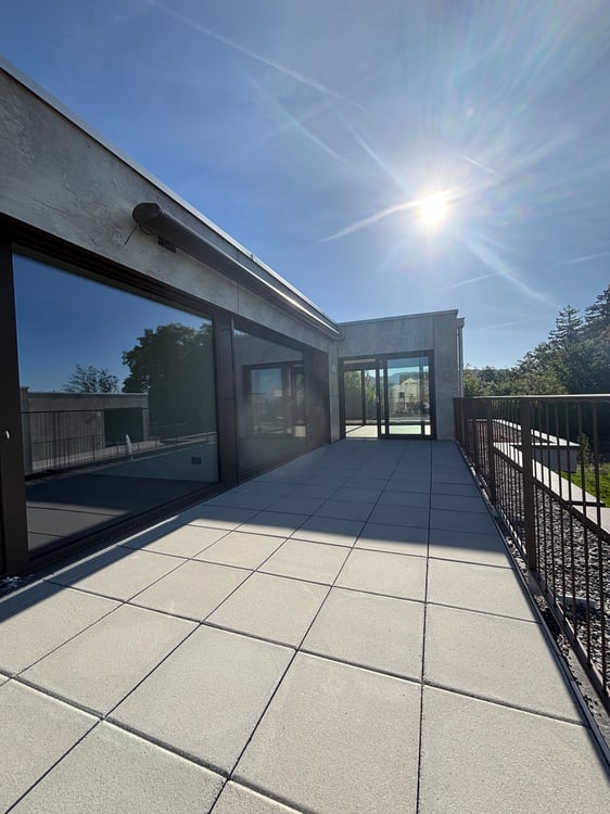 ERSTVERMIETUNG 3.5 Zimmer-Attika-Wohnung mit zwei Terrassen und Blick in die Natur 18