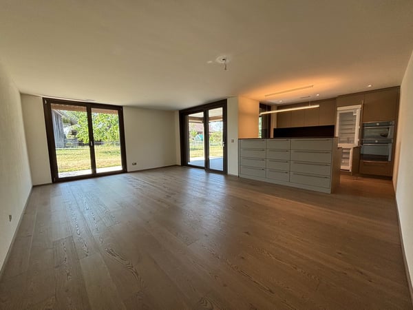 Grosszügige 4.5 Zimmer-Gartenwohnung mit riesigem idyllischem Garten 4
