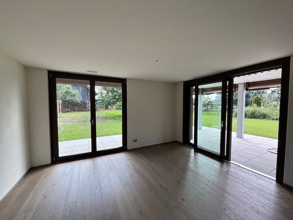 Grosszügige 4.5 Zimmer-Gartenwohnung mit riesigem idyllischem Garten 2