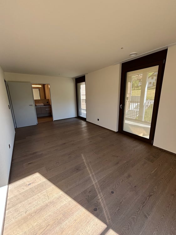 Grosse 3.5 Zimmer-Wohnung mit zwei Balkonen Nähe Türlersee 8