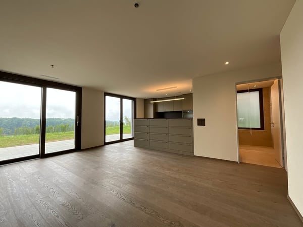 3.5-Zimmer-Garten-Wohnung mit atemberaubendem Ausblick und Zusatzraum