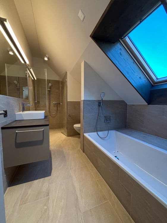 Moderne Neubau 4.5-Zimmer-Maisonette-Wohnung in naturnaher Lage 13