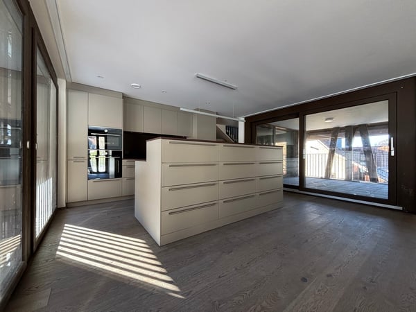 Moderne Neubau 4.5-Zimmer-Maisonette-Wohnung in naturnaher Lage 2