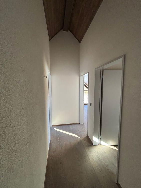 Moderne Neubau 4.5-Zimmer-Maisonette-Wohnung in naturnaher Lage 16