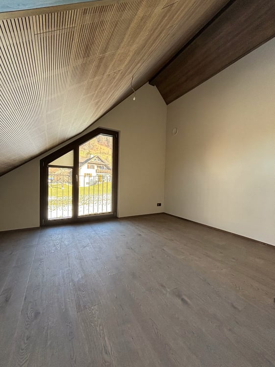 Moderne Neubau 4.5-Zimmer-Maisonette-Wohnung in naturnaher Lage 12
