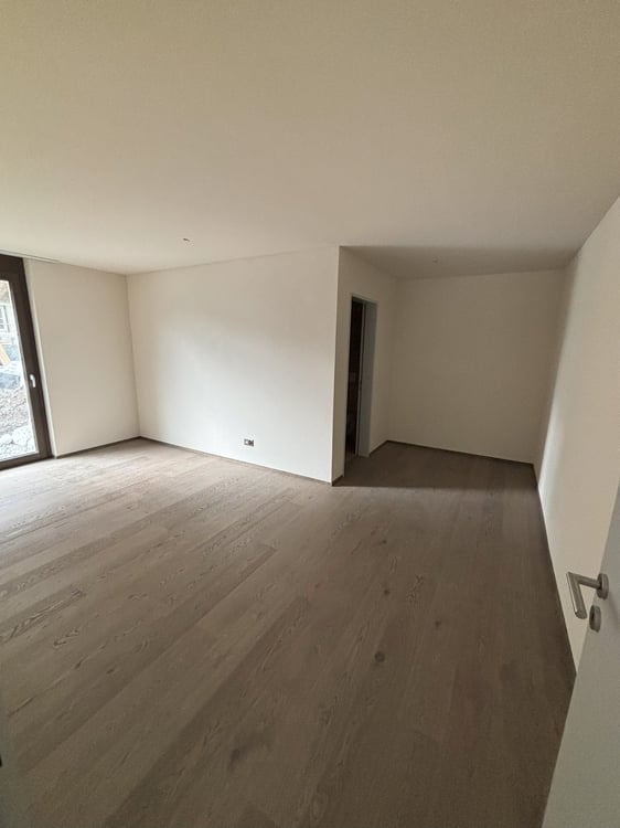 Grosszügige, neuwertige 4.5 Zimmer-Wohnung mit Garten 10