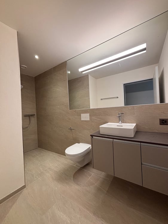 Grosszügige, neuwertige 4.5 Zimmer-Wohnung mit Garten 9