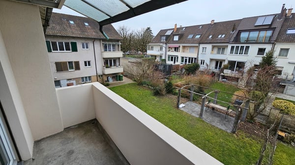 Schön renovierte 1.5 Zimmer-Wohnung mit 12m2 Wohnfläche und Balkon 2