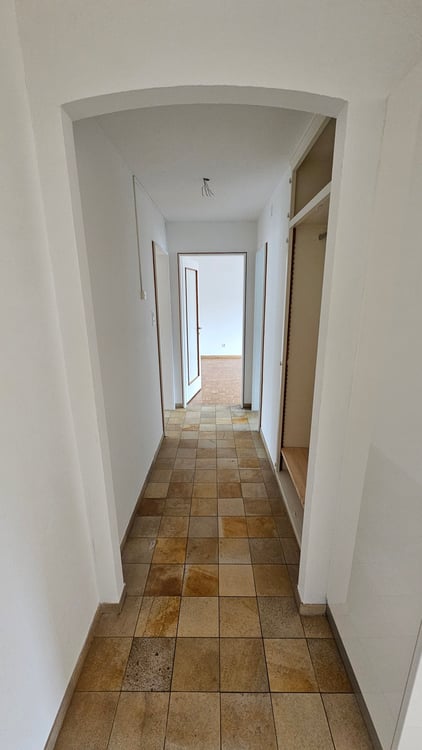 Schön renovierte 1.5 Zimmer-Wohnung mit 12m2 Wohnfläche und Balkon 4