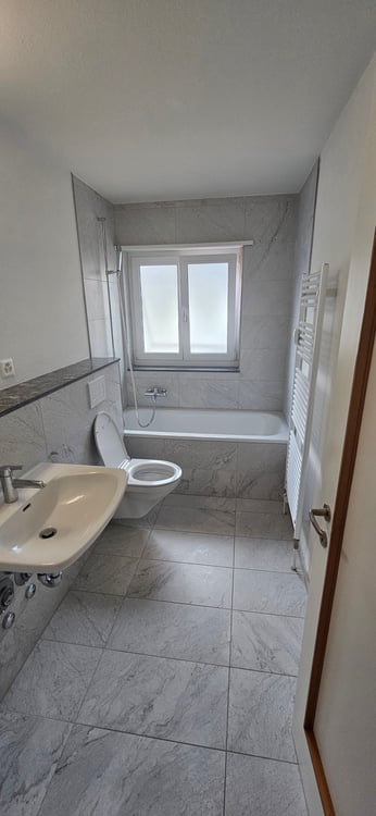 Schön renovierte 2.5 Zimmer-Wohnung mit 33m2 Wohnfläche und Balkon in den ruhigen Innenhof 4