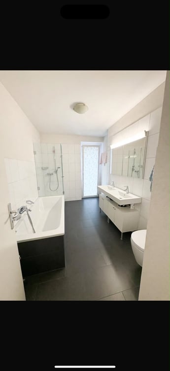 Charmante 2.5-Zimmer-Altbauwohnung mit Balkon in Basel 2