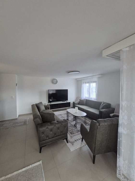 Moderne 4.5-Zimmer-Wohnung mit Balkon und herrlicher Aussicht in Altstätten 3