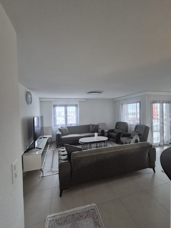 Moderne 4.5-Zimmer-Wohnung mit Balkon und herrlicher Aussicht in Altstätten 2