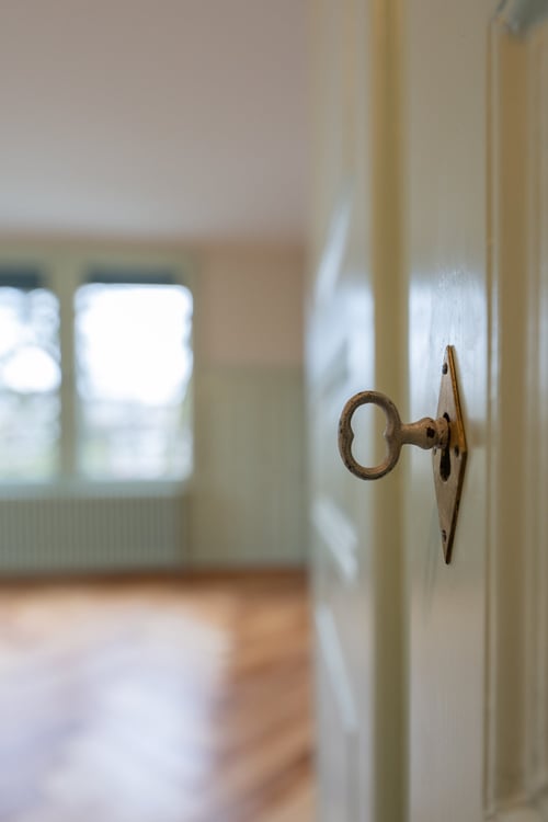 Umfassend sanierte 1.5 Zimmerwohnung mit Altbaucharme an einmaliger Lage 14