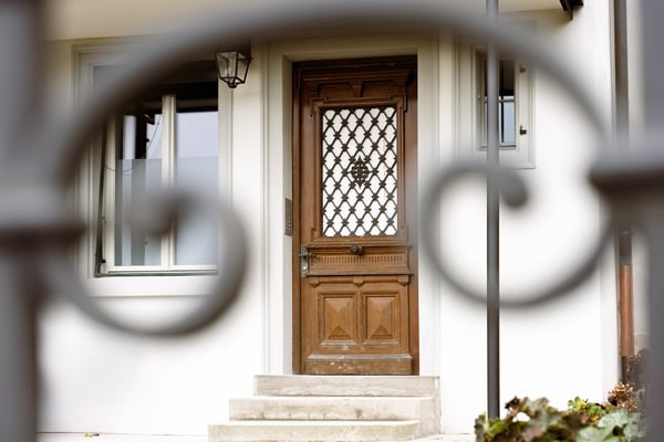 Umfassend sanierte 1.5 Zimmerwohnung mit Altbaucharme an einmaliger Lage 3