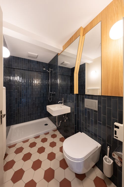 Umfassend sanierte 1.5 Zimmerwohnung mit Altbaucharme an einmaliger Lage 12