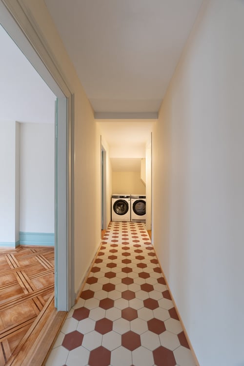 Umfassend sanierte 1.5 Zimmerwohnung mit Altbaucharme an einmaliger Lage 9