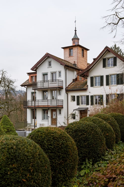 Umfassend sanierte 1.5 Zimmerwohnung mit Altbaucharme an einmaliger Lage 1