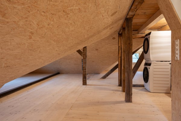 Umfassend sanierte 1.5 Zimmerwohnung mit Altbaucharme an einmaliger Lage 15