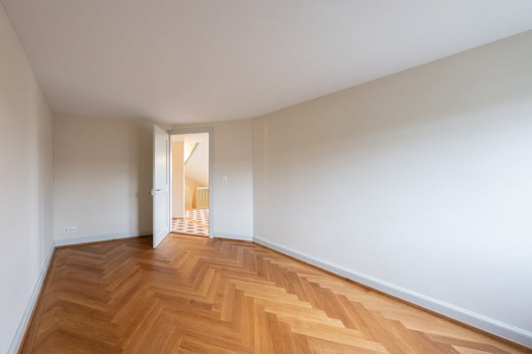 Umfassend sanierte 1.5 Zimmerwohnung mit Altbaucharme an einmaliger Lage 11