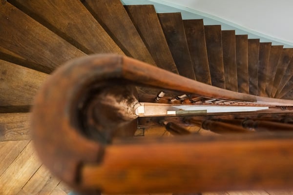 Umfassend sanierte 1.5 Zimmerwohnung mit Altbaucharme an einmaliger Lage 2