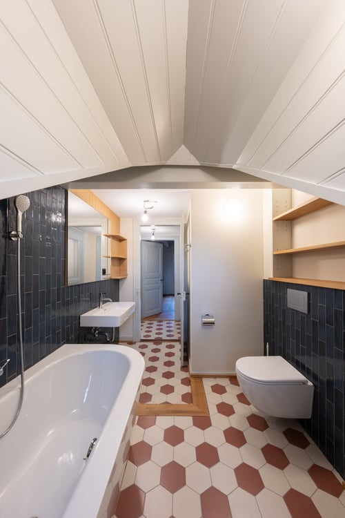 Umfassend sanierte 1.5 Zimmerwohnung mit Altbaucharme an einmaliger Lage 8