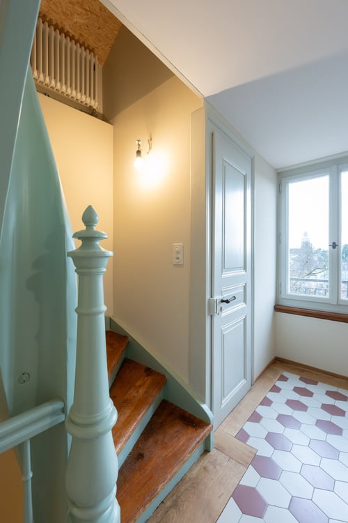 Umfassend sanierte 1.5 Zimmerwohnung mit Altbaucharme an einmaliger Lage 14