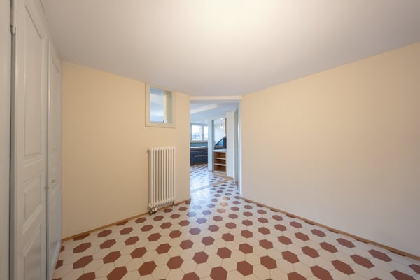 Umfassend sanierte 1.5 Zimmerwohnung mit Altbaucharme an einmaliger Lage 10