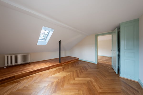 Umfassend sanierte 1.5 Zimmerwohnung mit Altbaucharme an einmaliger Lage 4