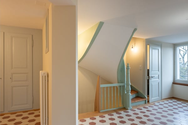 Umfassend sanierte 1.5 Zimmerwohnung mit Altbaucharme an einmaliger Lage 12