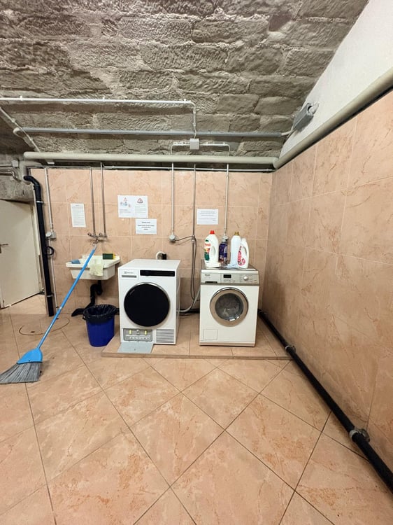 Superbe appartement de 4.5 pièces 100 m² env. dans un immeuble de caractère à Henniez 18