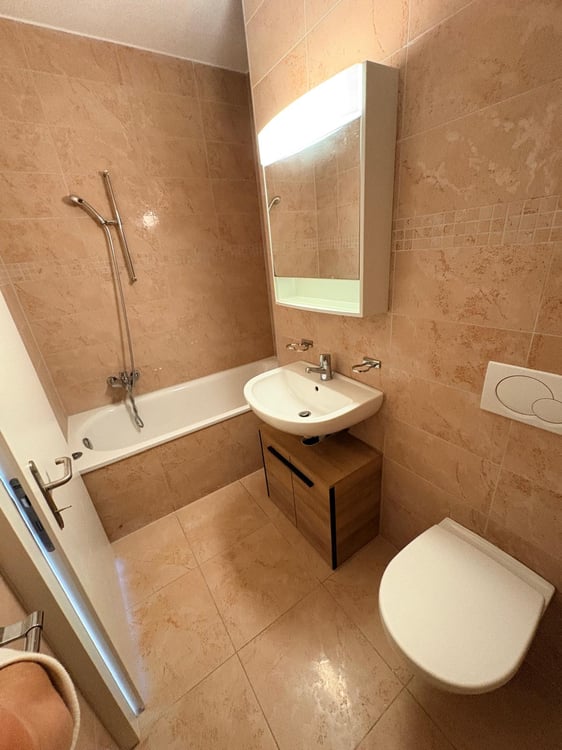 Superbe appartement de 1.5 pièces 120 m² env. dans un immeuble de caractère à Henniez 11
