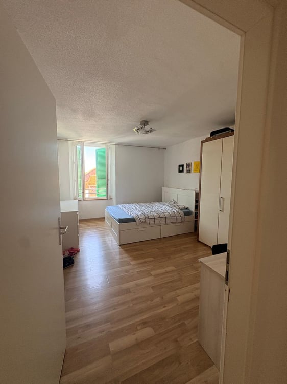Superbe appartement de 4.5 pièces 100 m² env. dans un immeuble de caractère à Henniez 7
