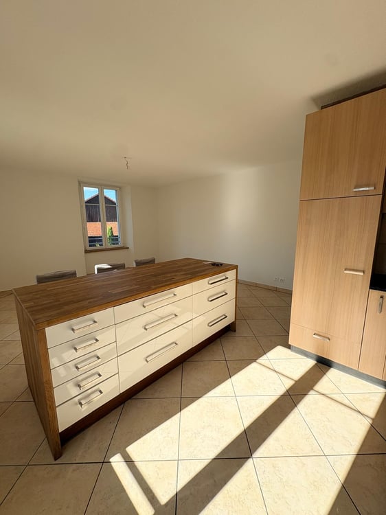 Superbe appartement de 1.5 pièces 120 m² env. dans un immeuble de caractère à Henniez 2